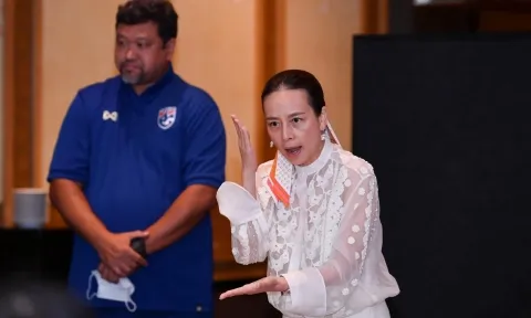 Tận cùng thất vọng, Madam Pang tức tốc ra 'chỉ thị đặc biệt' cho U23 Thái Lan