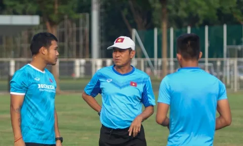 Bị CĐV Indo 'làm loạn', HLV U19 Việt Nam nói sự thật bất ngờ trước Bán kết