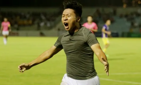 VIDEO: Em trai 'Ronaldo Việt Nam' lập siêu phẩm sút xa