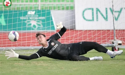 Chưa kịp ra mắt 'PSG Việt Nam', Văn Lâm đã gặp sự cố bất khả kháng