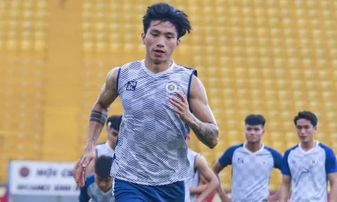 VIDEO: Văn Hậu và đồng đội thoải mái trước trận đại chiến với SLNA