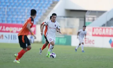 VIDEO: Show diễn đỉnh cao của trụ cột ĐT Việt Nam