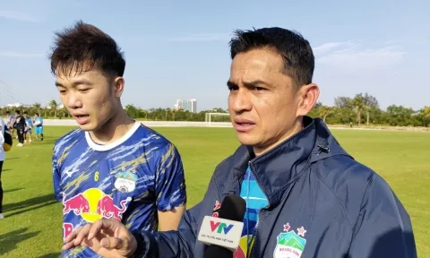 Xuân Trường làm 'trợ lý' HLV Kiatisak, HAGL sẵn sàng cho Cúp Tứ hùng
