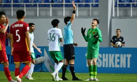 Thủ môn U23 Việt Nam hé lộ bất ngờ về tấm thẻ đỏ ở giải châu Á