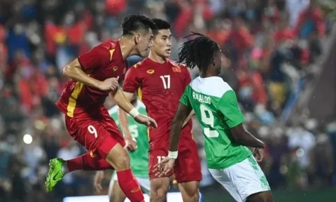 NÓNG: HLV Hàn Quốc gọi Ronaldo đấu Việt Nam ở giải Đông Nam Á
