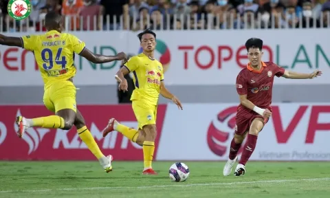 HAGL hòa nhọc 'PSG Việt Nam' dù được chơi hơn người