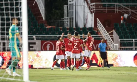 'Kỷ lục gia' V-League tỏa sáng, CLB TP.HCM có thắng lợi đầu tay