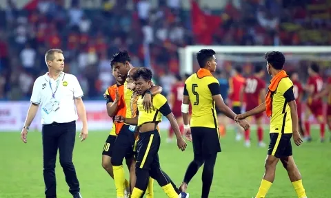 Vừa thắng Việt Nam ở Bán kết giải AFF, Malaysia bất ngờ 'trảm tướng'