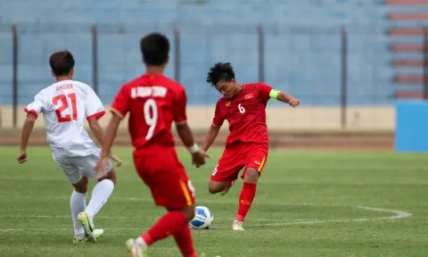 HLV U16 Việt Nam vẫn 'sấy tóc' học trò dù đại thắng Philippines