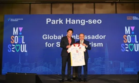 HLV Park Hang Seo nhận vinh dự từ Hàn Quốc trước AFF Cup