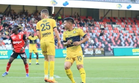 Quang Hải tạo nên 'cơn sốt' chưa từng có trong lịch sử của Pau FC
