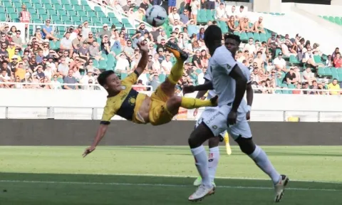 Suýt lập siêu phẩm, Quang Hải có 'bước tiến lớn' tại Pau FC ở Ligue 2