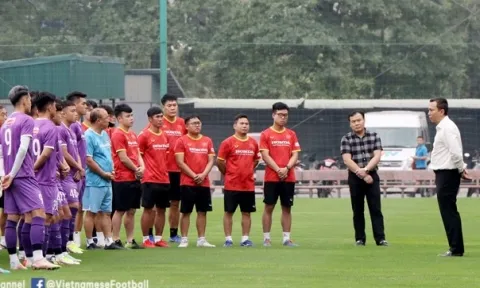 ĐT Việt Nam nhận cảnh báo từ 'sếp lớn' trước AFF Cup 2022