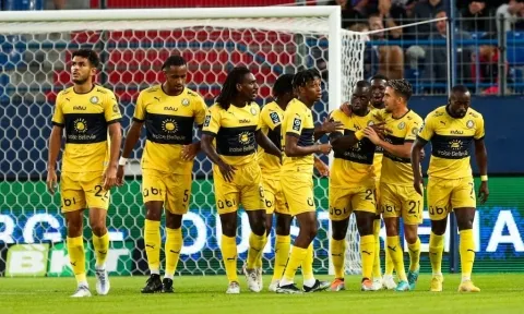 Đội bóng của Quang Hải 'có biến' trước đại chiến St-Etienne