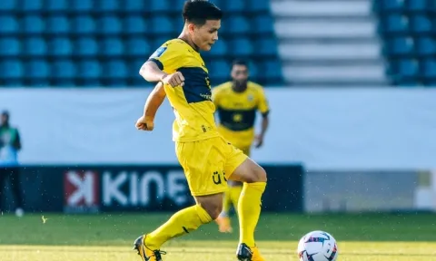 HLV Pau FC chỉ thẳng lý do Quang Hải bị 'ghẻ lạnh'