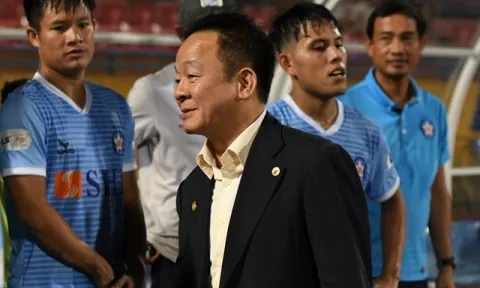 Bầu Hiển ra tay 'cứu' một CLB V-League trước khủng hoảng