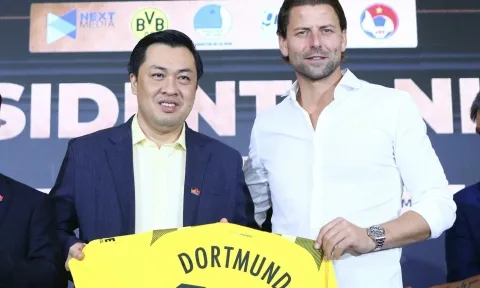 Huyền thoại Dortmund làm điều ý nghĩa trước giờ đấu Việt Nam