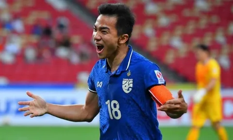 'Messi Thái Lan' làm điều đặc biệt với đàn em sau thất bại trước Việt Nam