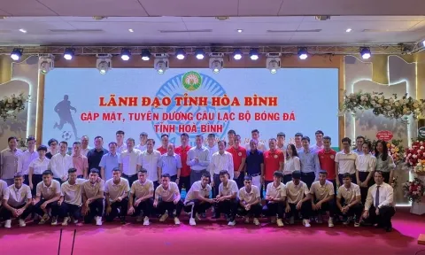 Tỉnh Hòa Bình tổ chức Lễ vinh danh CLB Bóng đá Hòa Bình