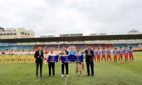 Mưa bàn thắng xuất hiện trong ngày khai màn vòng chung kết U15 Quốc gia - Next Travel 2022.