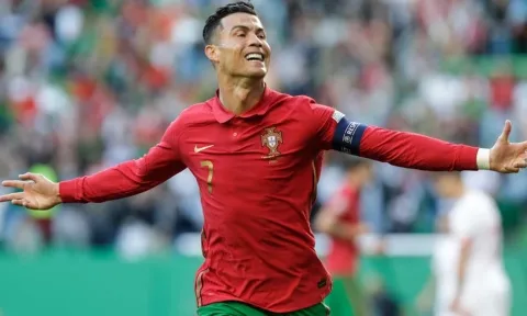 Chuyển nhượng MU 26/6: Ronaldo có bến đỗ mới, chiêu mộ xong De Jong?