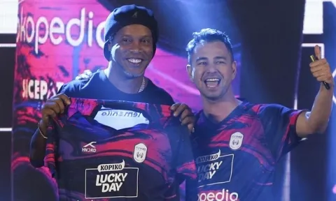 Chính thức tái xuất sân cỏ, Ronaldinho gia nhập đội bóng ở Đông Nam Á