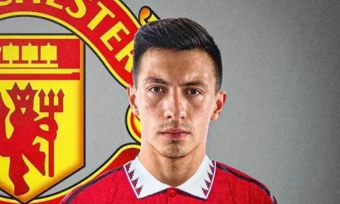 Tin chuyển nhượng tối 15/7: MU chiêu mộ xong 'siêu trung vệ', Arsenal mua Zinchenko