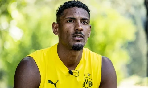 Bàng hoàng tân binh đắt giá của Dortmund mắc ung thư