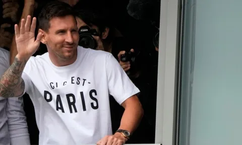 Sếp lớn đích thân xác nhận, 'gã nhà giàu' chốt chiêu mộ Messi từ PSG