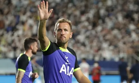Conte nổi điên khi thấy Harry Kane bị 'gã khổng lồ' chiêu mộ