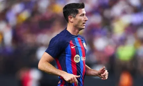 Vừa sang Barca, Lewandowski đã nhận thất bại 'muối mặt' trong sự nghiệp