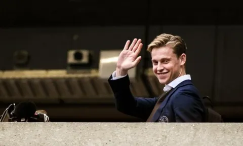 Tin chuyển nhượng tối 17/8: Ngã ngũ thương vụ Casemiro về MU, De Jong chốt rời Barca