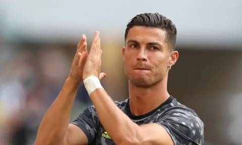 Rời MU, Ronaldo sắp cứu rỗi hàng công của 'đại gia' nước Anh?