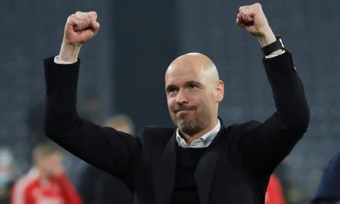 MU thăng hoa vẫn chỉ lọt top 4, Ten Hag được 'mách nước' để đua vô địch
