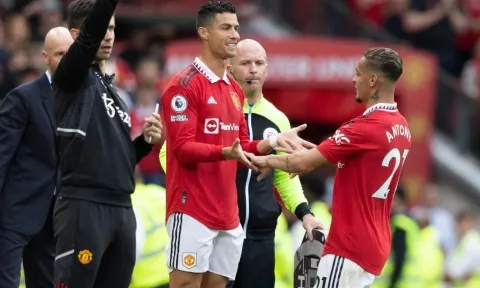 Không phải kỹ năng đá bóng, Antony chỉ rõ lí do vì sao Ronaldo giỏi hơn Messi