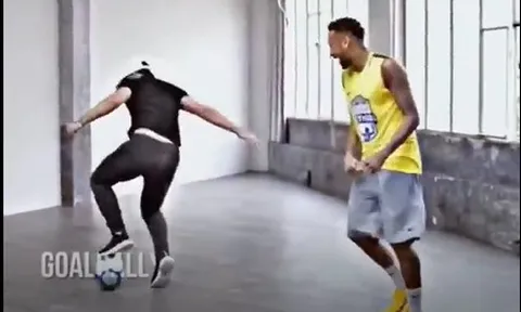 VIDEO: 'Múa bóng' trước bậc thầy kĩ thuật, Neymar nhận cái kết đắng lòng