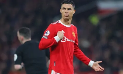 Ronaldo từ chối mức lương kỉ lục từ 'đại gia' dầu mỏ, tiếp tục chinh chiến châu Âu