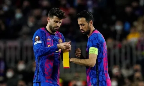Bế tắc với De Jong, Barca buộc công thần giảm lương
