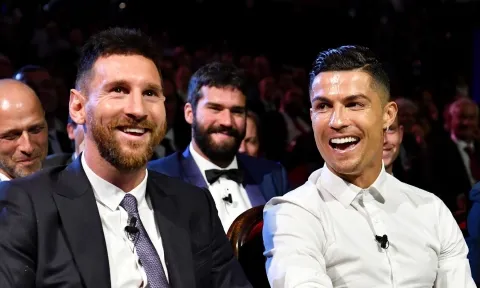 Đây, đáp án cho câu hỏi: 'Ronaldo với Messi, ai giỏi hơn?'