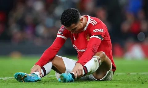 Ronaldo bị MU làm điều chưa từng có trong sự nghiệp