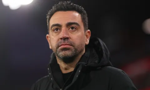 Đánh thẳng vào kinh tế, Xavi mạnh tay trừ khử 'mầm mống nổi loạn' tại Barcelona