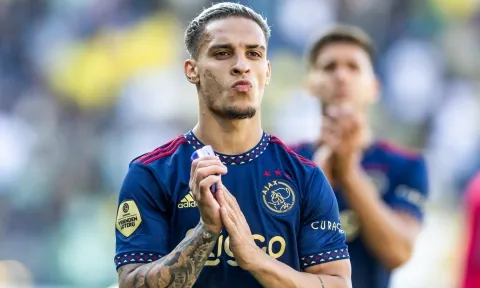 'Ngồi khóc trên đống tiền', người Ajax vẫn chưa chịu buông tha cho Antony