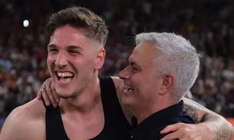 Roma thua đau, Mourinho cay cú xúi trò cưng 'giờ trò bẩn' kiếm penalty