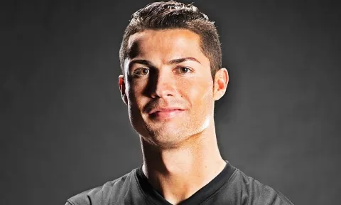 VIDEO: Cảm động trước hành động nhân văn của Ronaldo với fan nhí