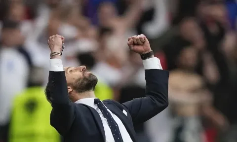 ĐT Anh tệ nhất lịch sử: Fan kêu gào đuổi Southgate, Tuchel bất ngờ bị réo tên