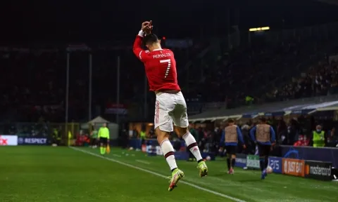 Hậu vỡ mũi, Ronaldo bất ngờ có 'vũ khí bí mật' trước trận derby Manchester
