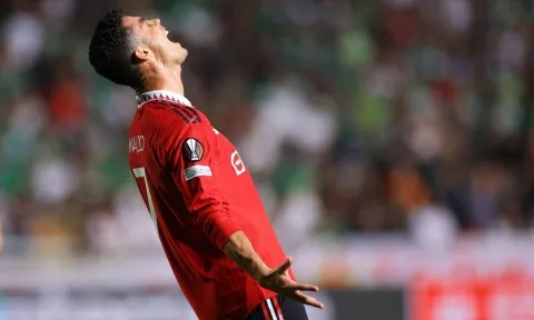 Ronaldo vô duyên khó đỡ, MU thắng nhọc nhằn đội bóng không có nổi logo trên Google