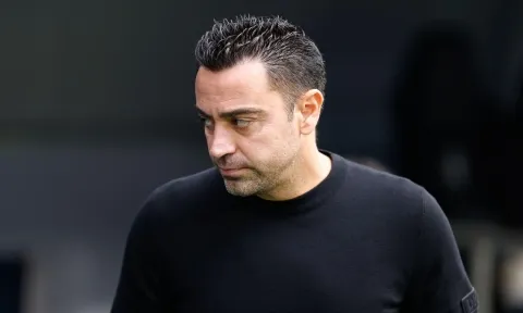 HLV Xavi thừa nhận tình hình tại Barca sau trận thua thảm Real Madrid