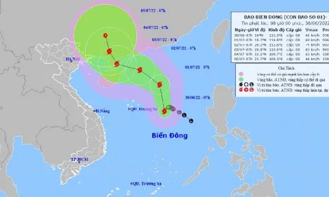 Tin bão số 1 bão CHABA giật cấp 10 trên biển Đông