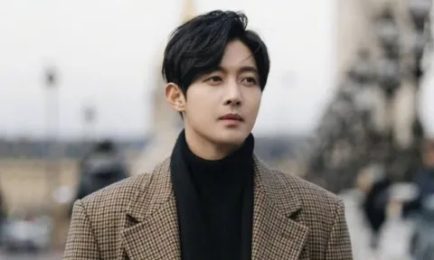 'Hoàng tử quốc dân' Kim Hyun Joong lần hiếm hoi lộ ảnh hậu kết hôn với mối tình đầu